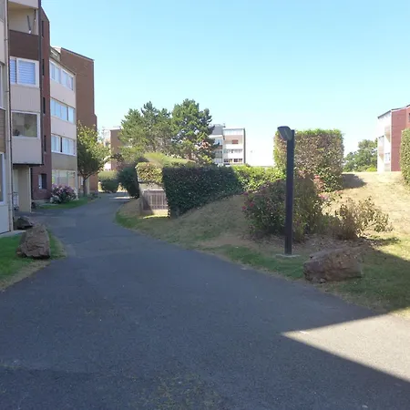 Daire Plein Sud-17 By Interhome Cabourg